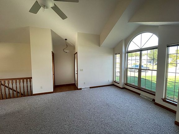 4th image of 566 Stone Meadow Cir