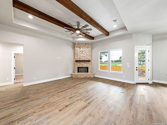 3rd image of 177 W MAGNOLIA CIR