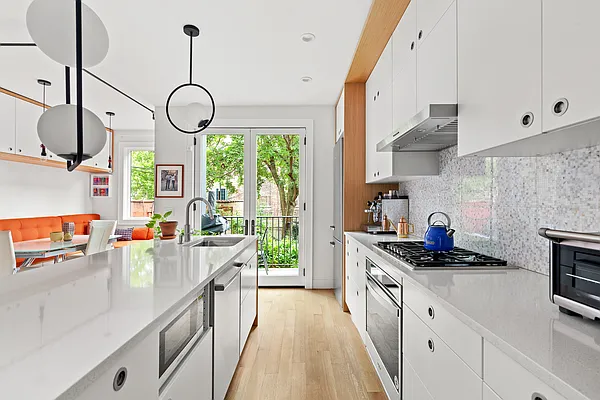 Rented by The Agency | media 6