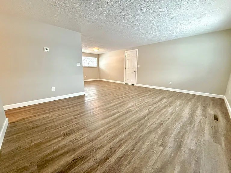 309 Lesher Dr — Photo 2