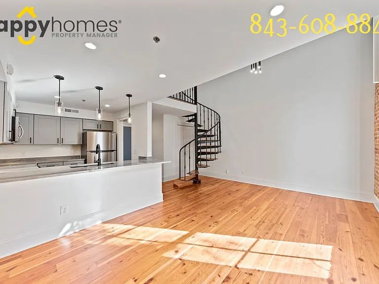 377 King St #201 — Photo 6