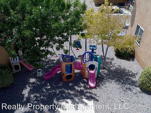 4th image of 1013 Alvarado Dr SE