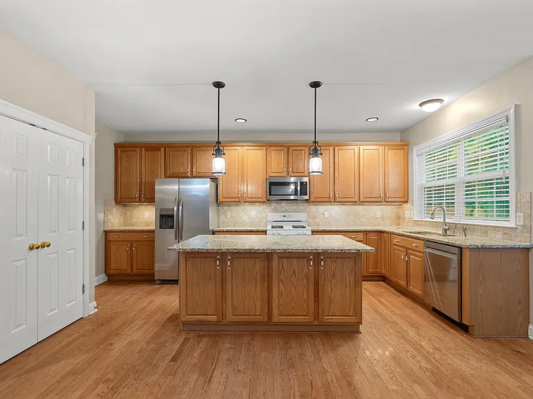 12023 Stone Forest Dr — Photo 8