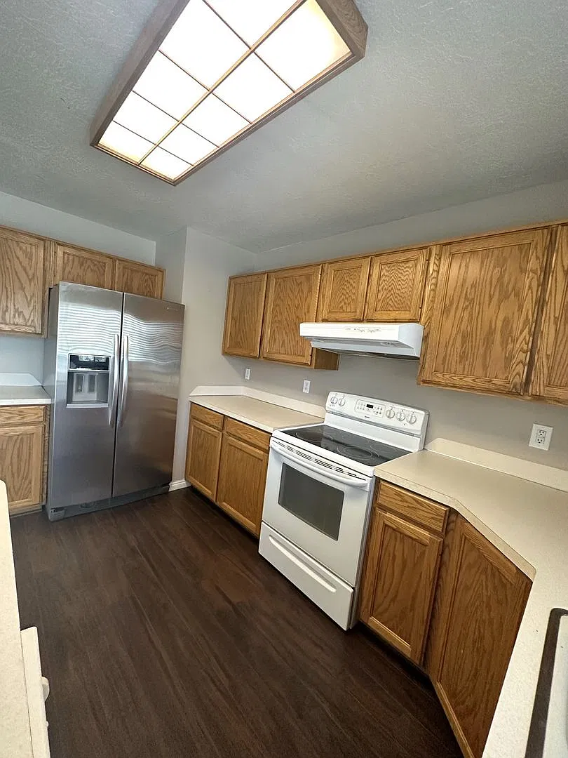 Wrap Up The Year With 3 Weeks Rent Free! 3 Bed, 1.75 Bath Home In Clinton — Photo 2