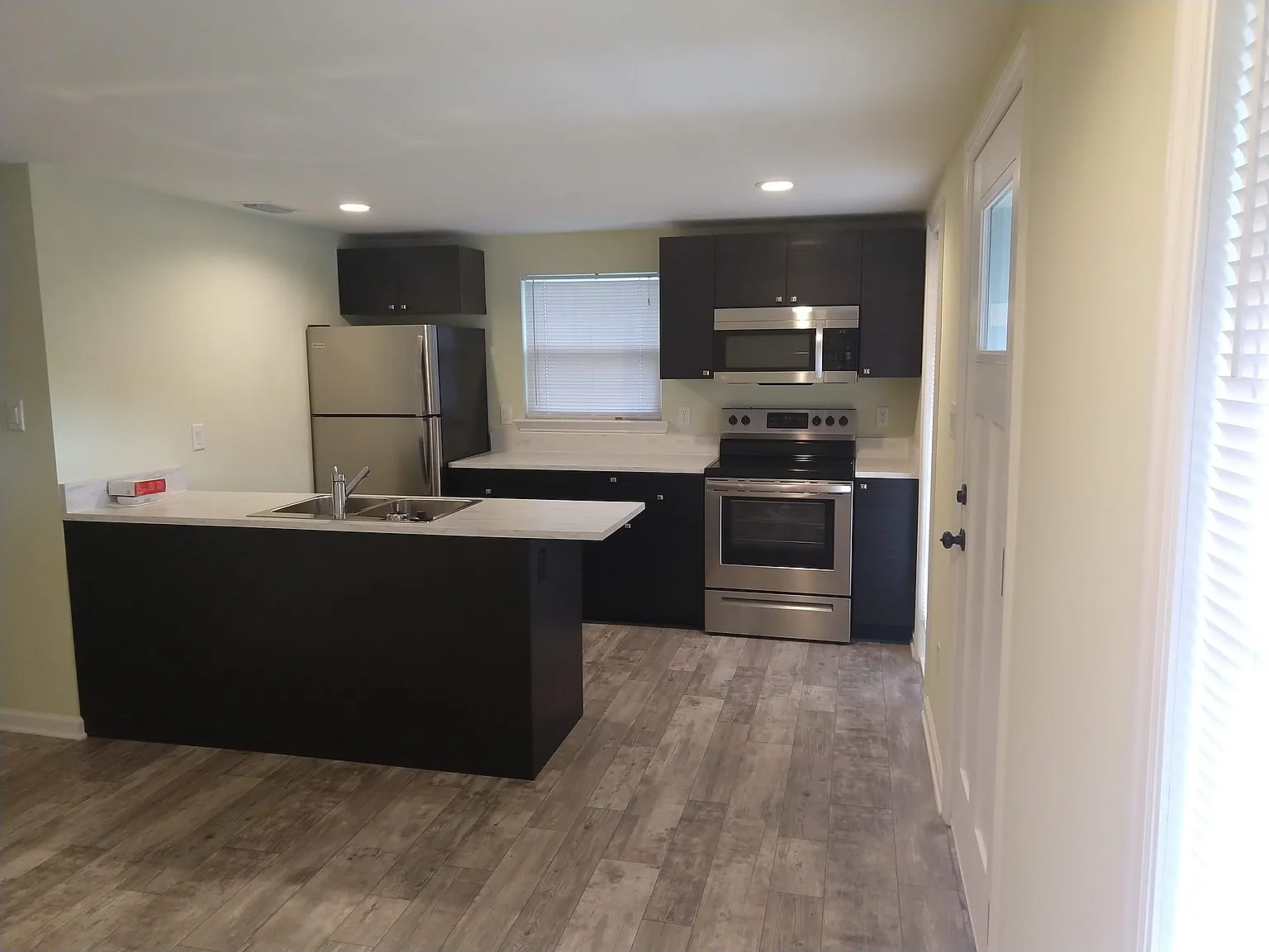 2 bed, $1,600 — Photo 2