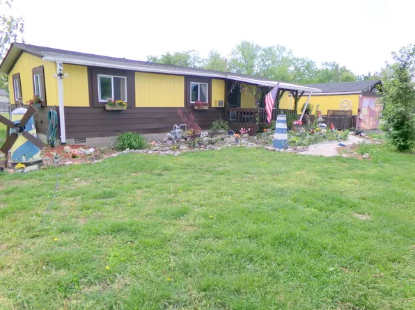 1104 Van Buren Ave, Sandoval, IL 62882