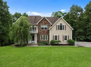 159 Shagbark Ln, Hopewell Junction, NY 12533