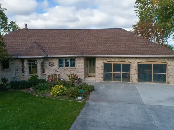 N5551 Saint Catherines Bay Rd, Hilbert, WI 54129