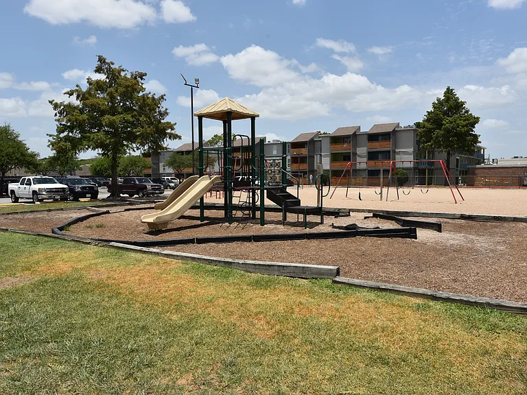 Mariposa Flats — Photo 3