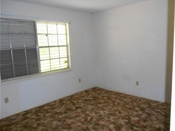 5th image of 143 Beaver Bay Ln