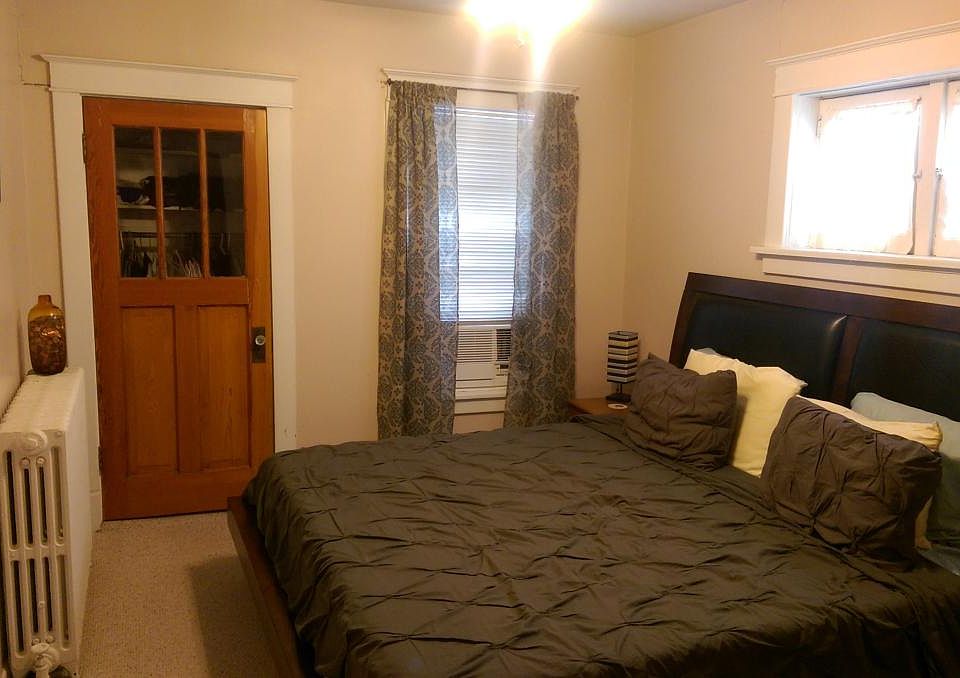 Main Bed room, closet in back.