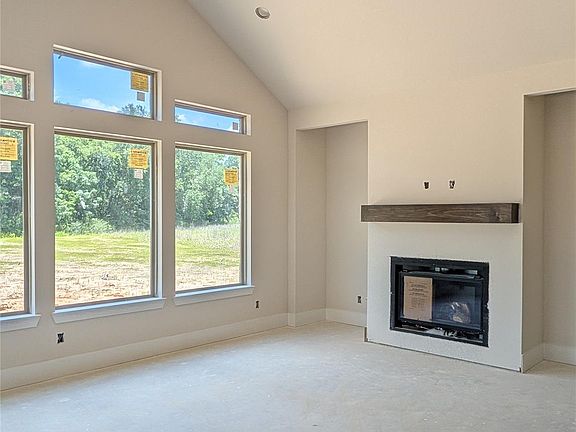 5th image of 270 Seguin Dr