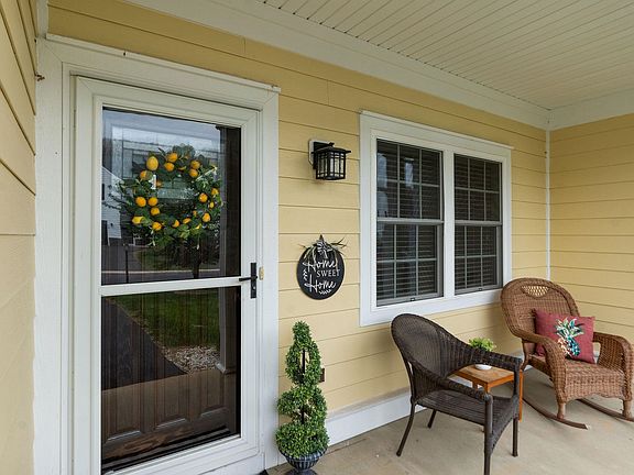 5th image of 19 Ashwood Ln