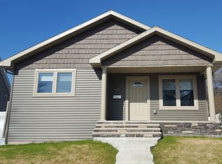 1424 Chestnut St, Grand Forks, ND 58201