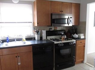 1574 209th St, Bayside, NY 11360