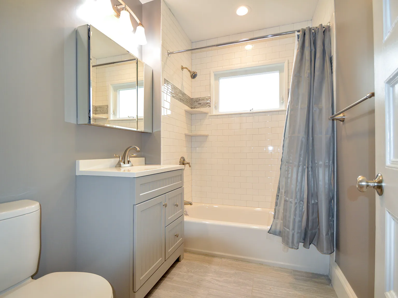 4 bed, 1500 sqft, $5,600 — Photo 2