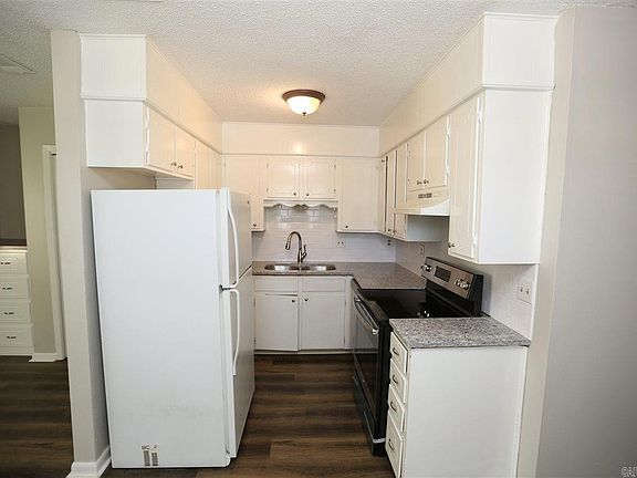 4th image of 803 N Van Buren St APT 1