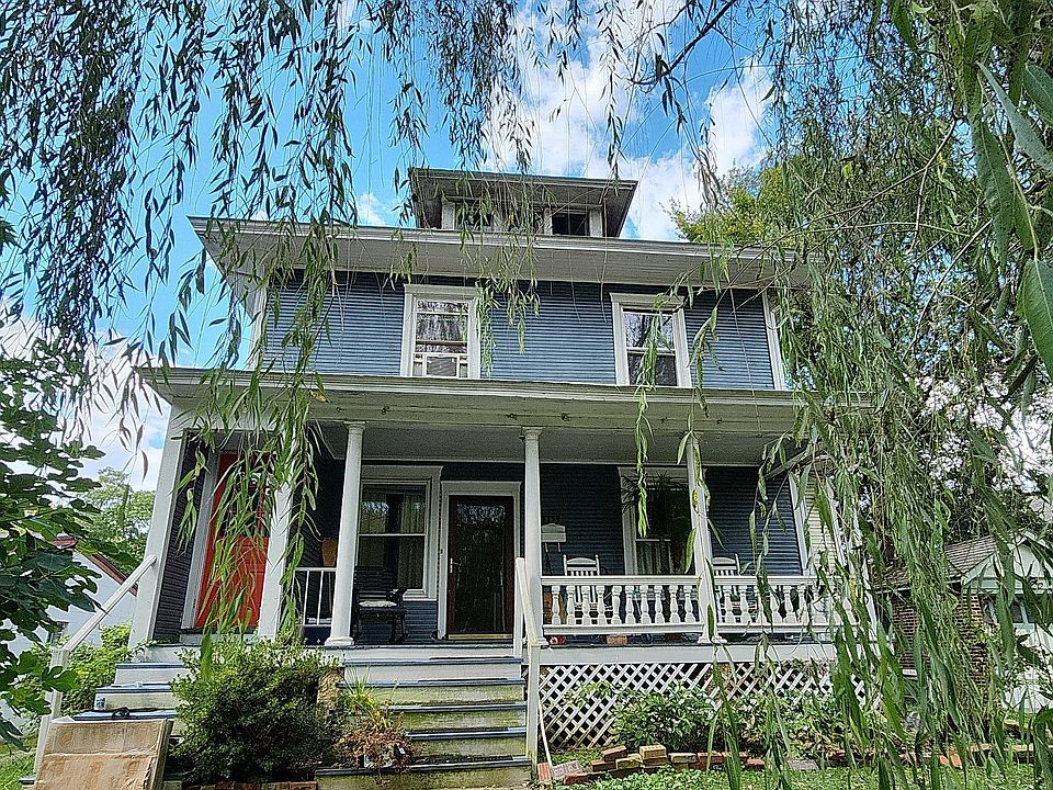 1st image of 305 20th St SE