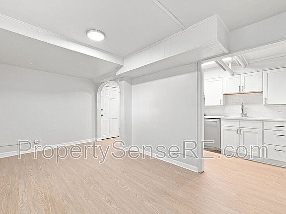 5th image of 1120 S Logan St APT 14