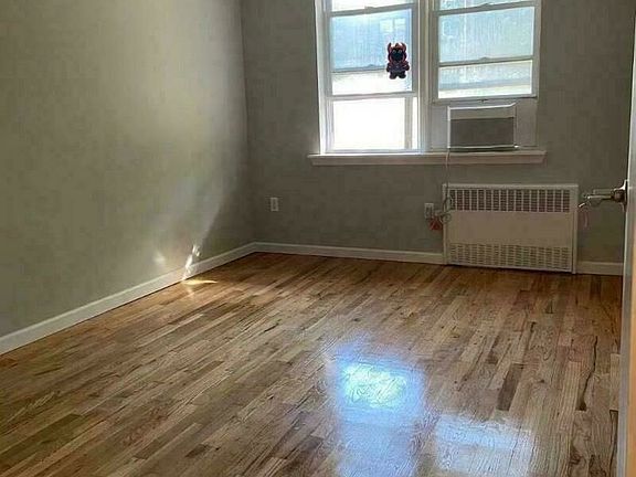4th image of 2378 Burnett St #1