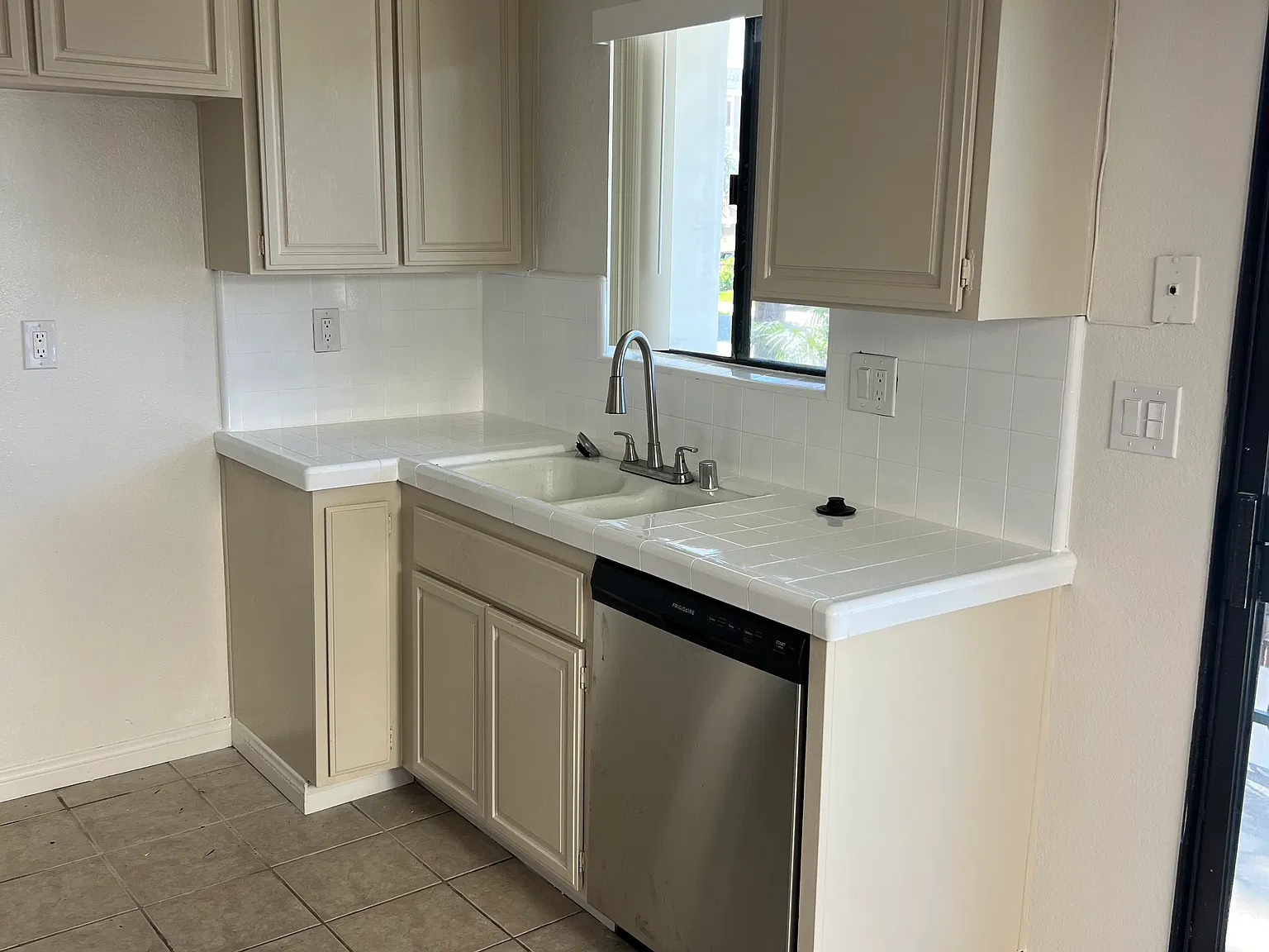 1 bed, 850 sqft, $1,950 — Photo 3