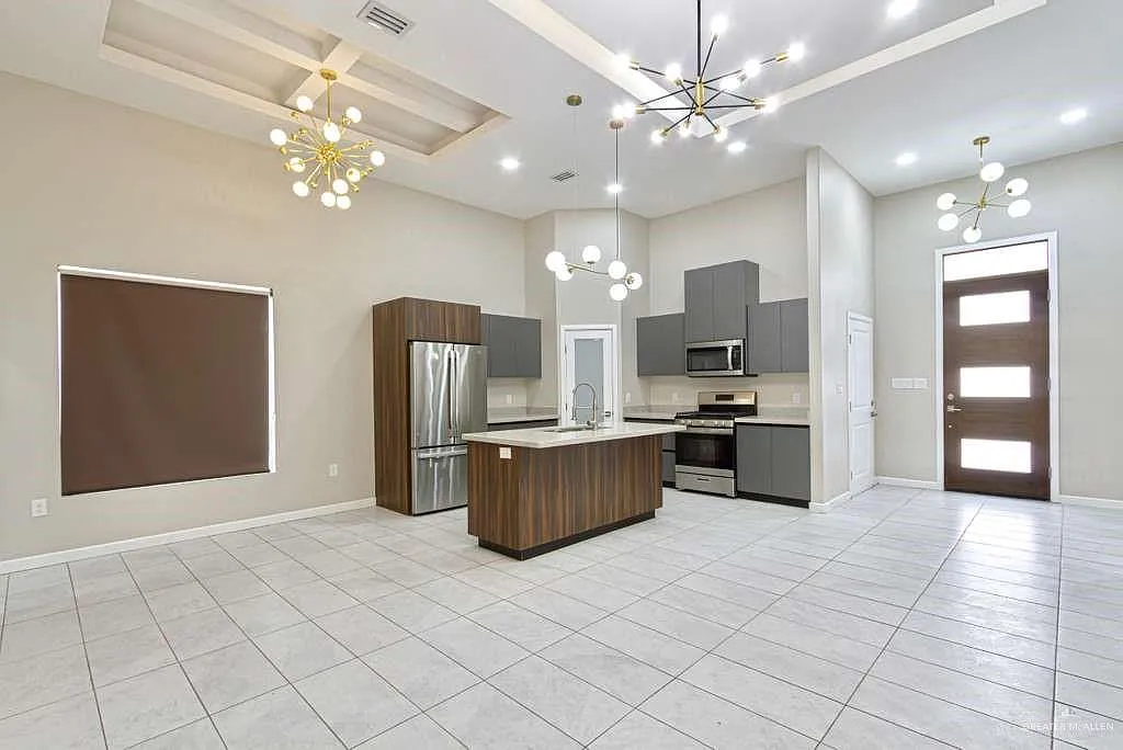 3 bed, 2.0 bath, 1272 sqft, $1,950 — Photo 4