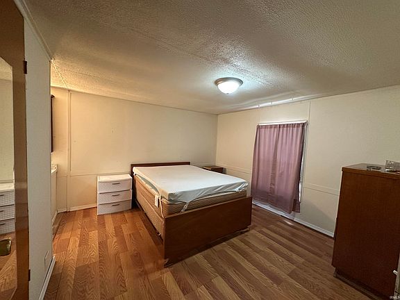 4th image of 1319 W Gourley Pike