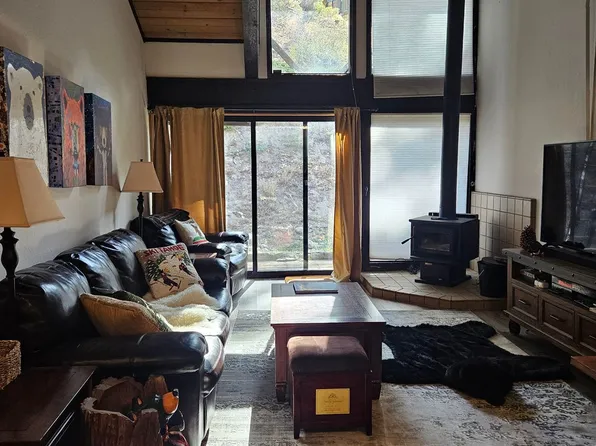 2090 Chalet Rd, Alpine Meadows, CA