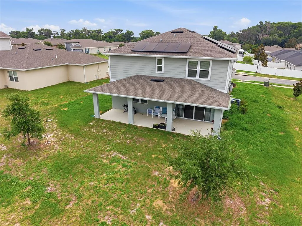 4 bed, 2.5 bath, 2868 sqft, $2,500 — Photo 2