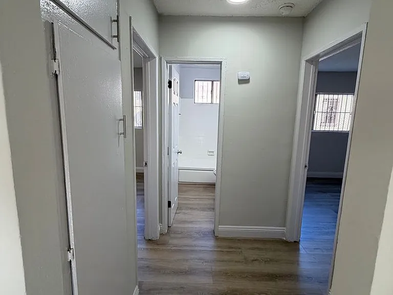 4265 S Hoover St — Photo 13