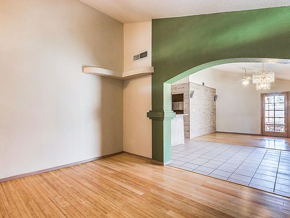 4th image of 10236 Valle Del Mar Dr