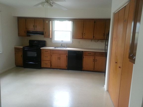 4th image of 23 Rosemont Ct APT A