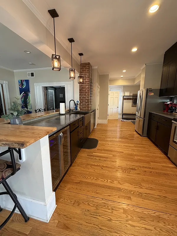 3 bed, 2.5 bath, 2004 sqft, $3,500 — Photo 3