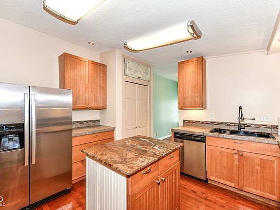 3rd image of 25 Myrenia Ave