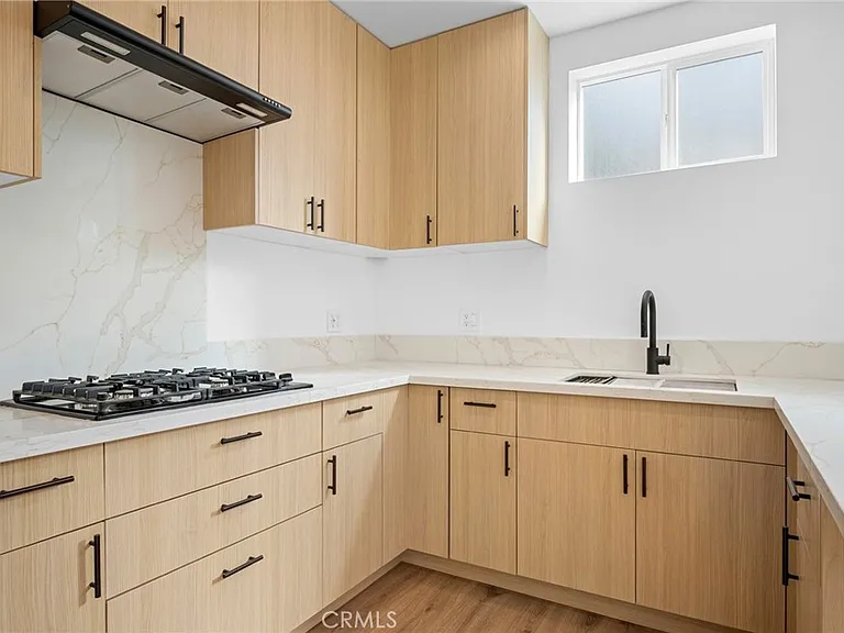 14298 Van Nuys Blvd — Photo 11