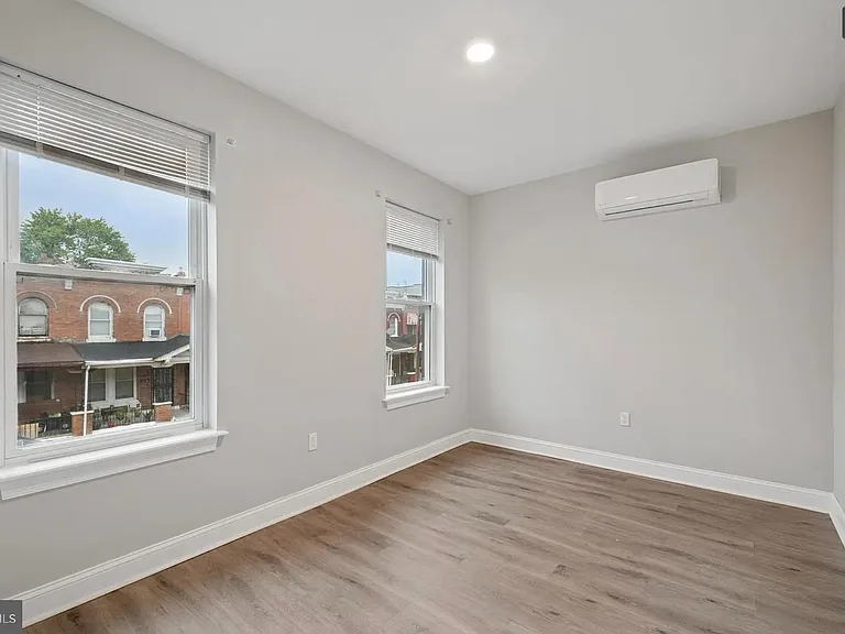 1236 W Airdrie St #B — Photo 4