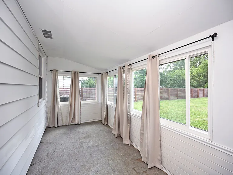 409 Glenn St — Photo 14