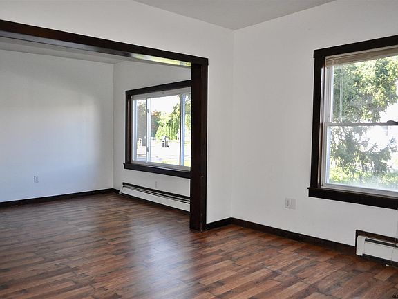 5th image of 431 Hudson Ave