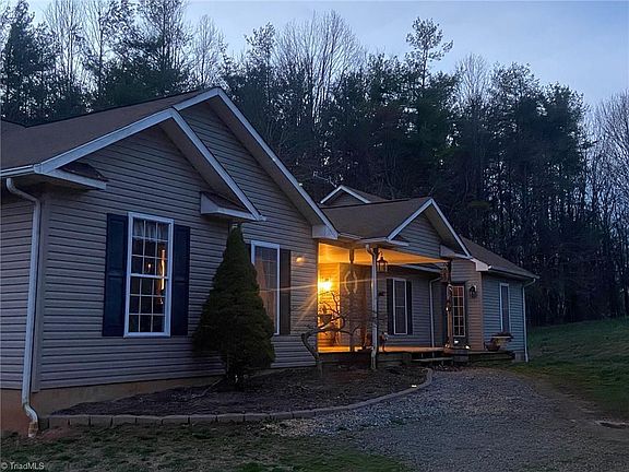 3rd image of 134 Deep Pond Rd