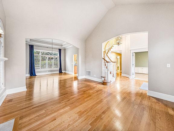 5th image of 8660 NE 10th St