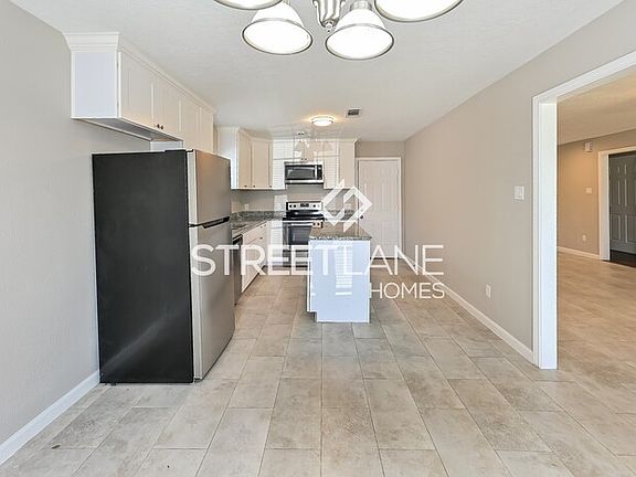 4th image of 4813 Larkspur St