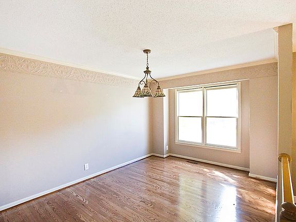 3rd image of 327 Andrew Dr
