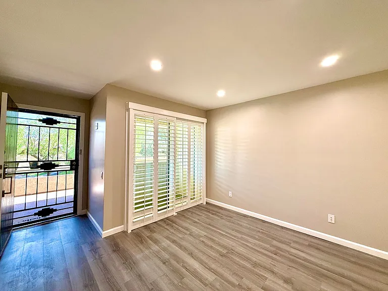 685 N Ashurst Ct #H218 — Photo 7