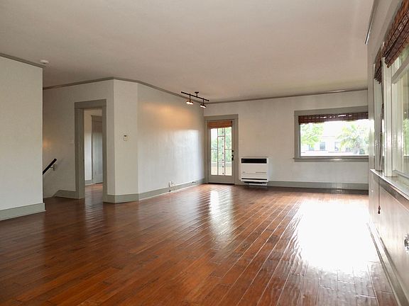 4th image of 353 N Newport Ave