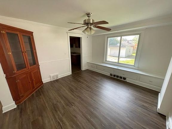 5th image of 3415 Lincoln Ave