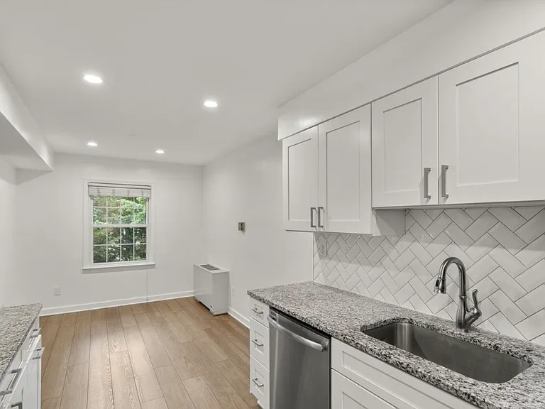 3334 Spring Ln #B42 — Photo 3