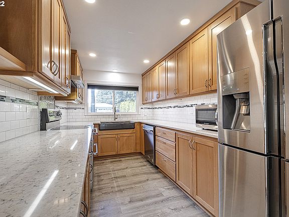 4th image of 538 SE 24th Ave