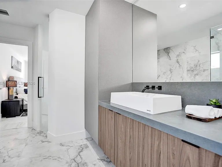 3010 NE 46th St — Photo 28