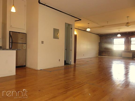 3rd image of 960 Hancock St APT 3R