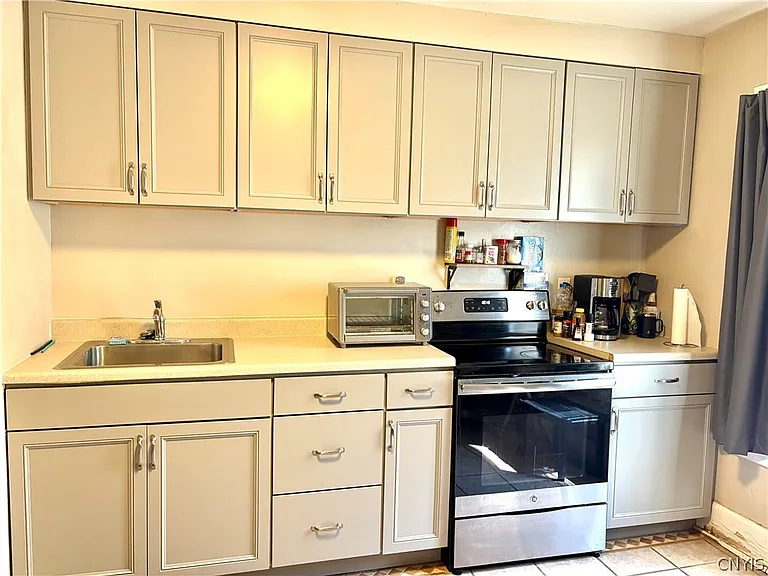 200 Lillian Ave — Photo 2